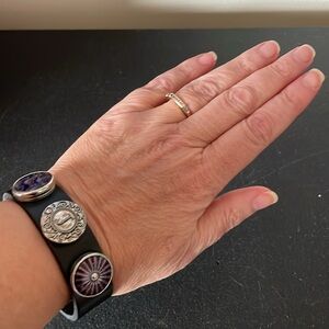 ❤️ 5/$25 - Gingersnaps & Co leather snap bracelet (snaps sold separately)